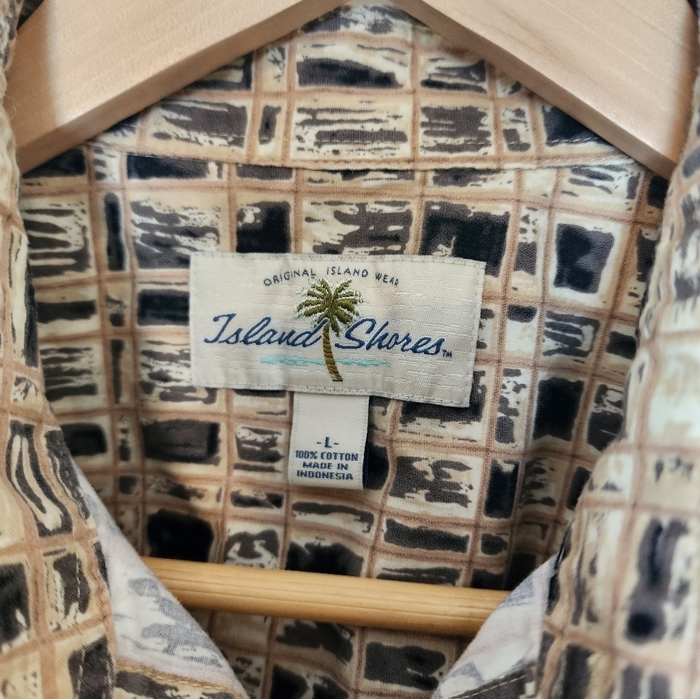 Island Shores Geometric Print Pointed Collar Button Down Tan Men's Shirt  Size L - Picture 3 of 5
